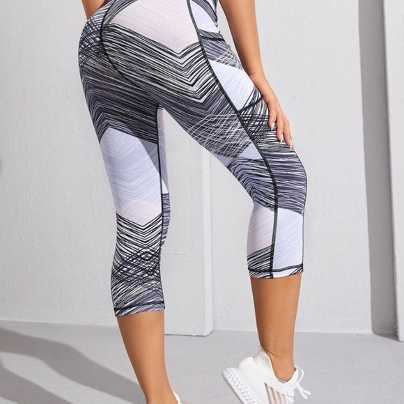 Trendy Color-block Stripe Mid-Calf Length Leggings With Side Phone Pocket *NEW* - Picture 6 of 15